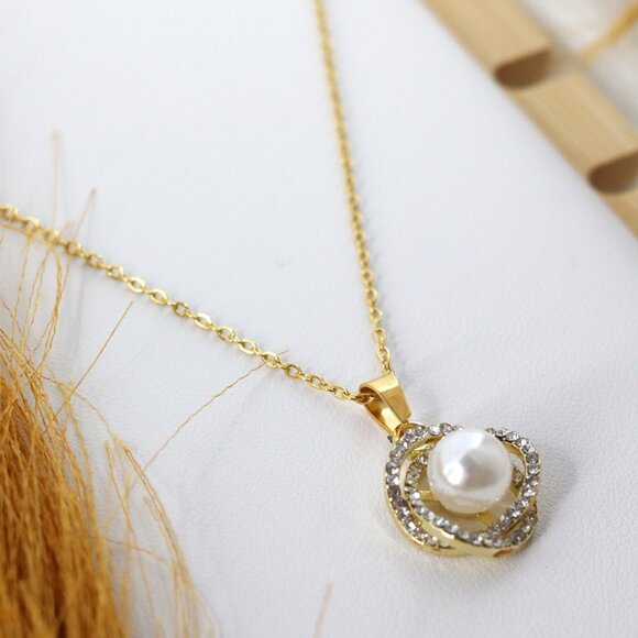 Charming Pearl Drop Necklace - Perfect for Any Occasion - Picture 2 of 2